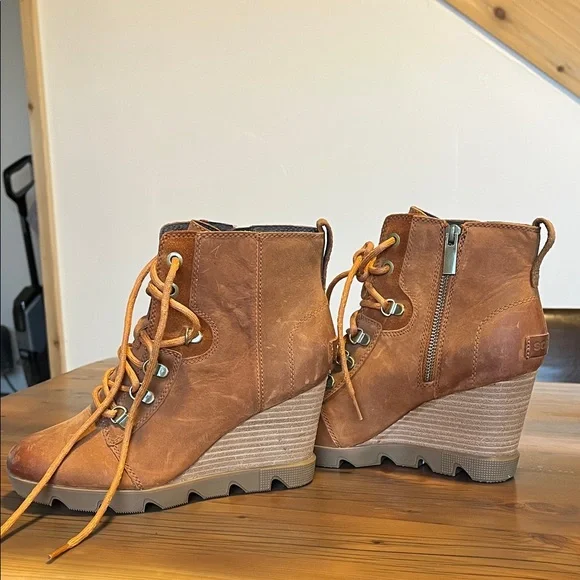 Sorel Joan of Arc Leather Boots - Picture 1 of 6